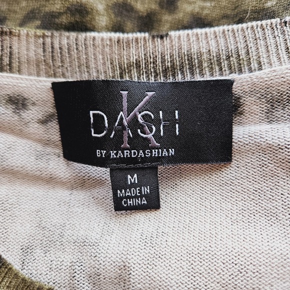 K Dash by Kardashian MEDIUM Green Leopard Animal  Print  3/4 Sleeve Sweater Top - Picture 3 of 4